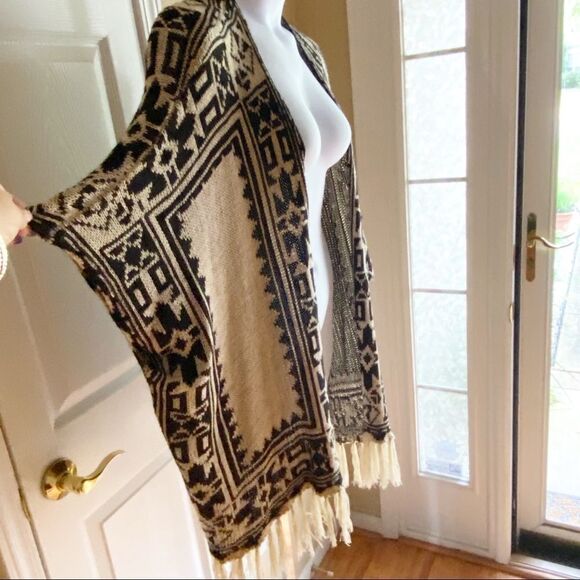 Flying Tomato Western Boho Poncho Sweater with Fringe Size Small/Medium - Picture 9 of 12